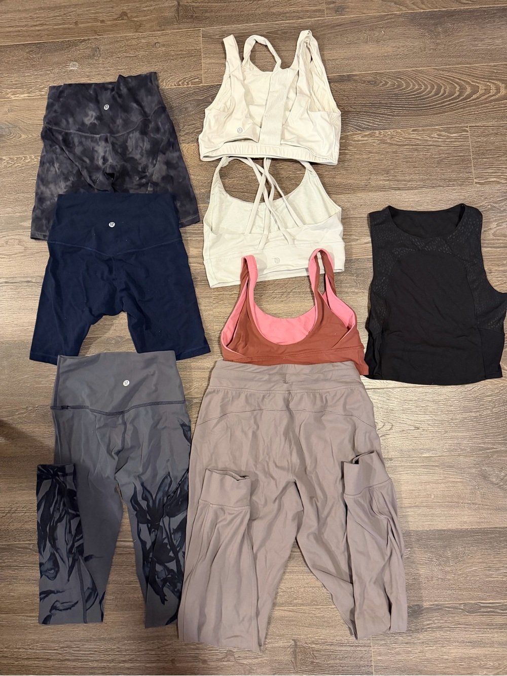 Lululemon clothing lot. Looking to sell as whole drop!